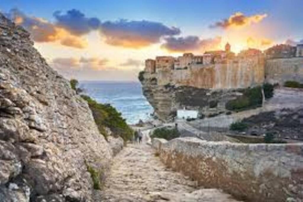 Apartamento Superbe T2 Neuf Bonifacio Avec Parking Gratuit Exterior foto